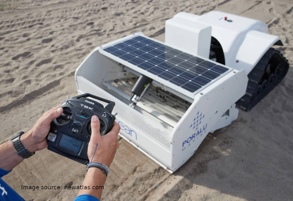 New Solar-Powered Robot Filters Even Tiny Plastic on the beach